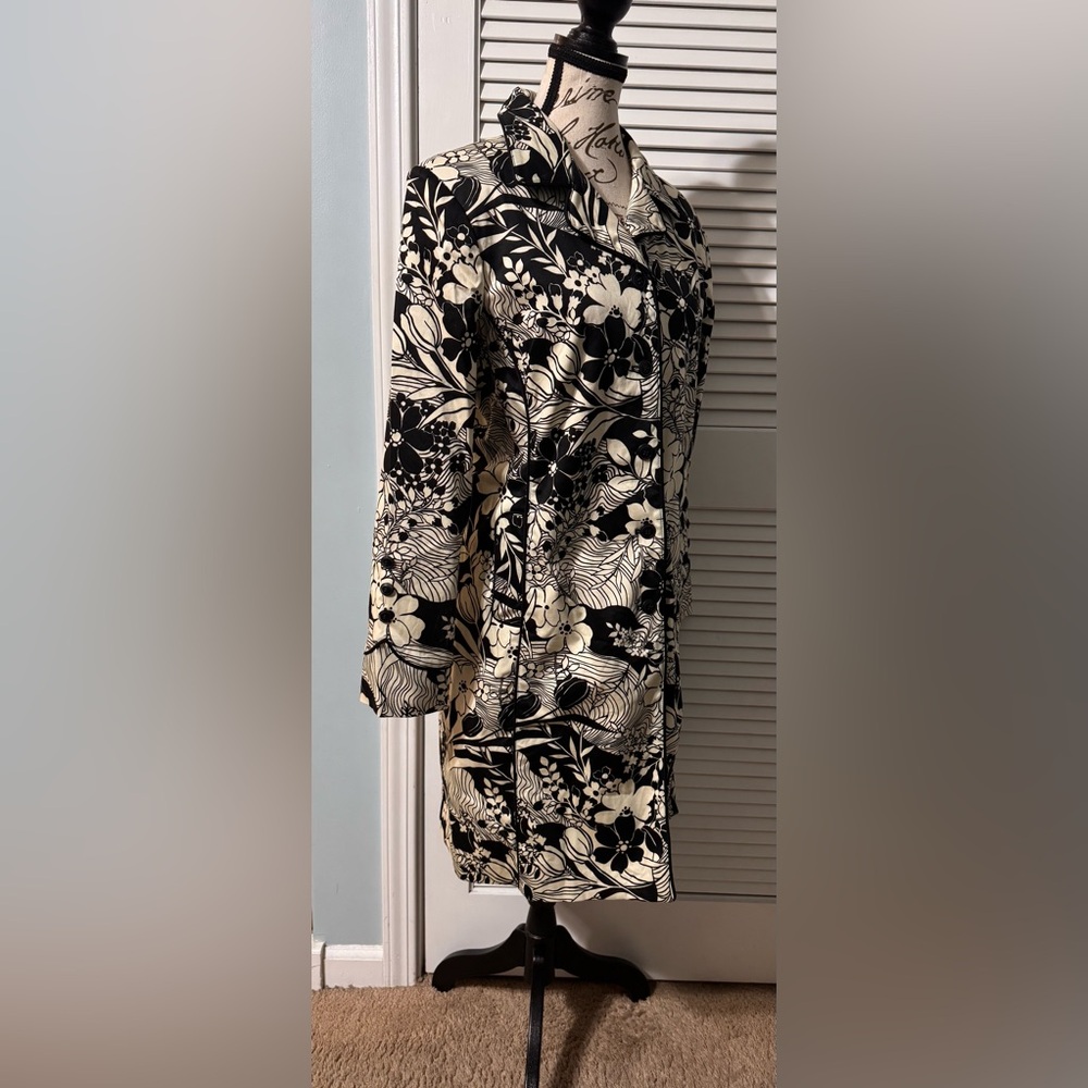 Oscar de la Renta Black and Cream Floral Patterned Pea Coat - Picture 7 of 15